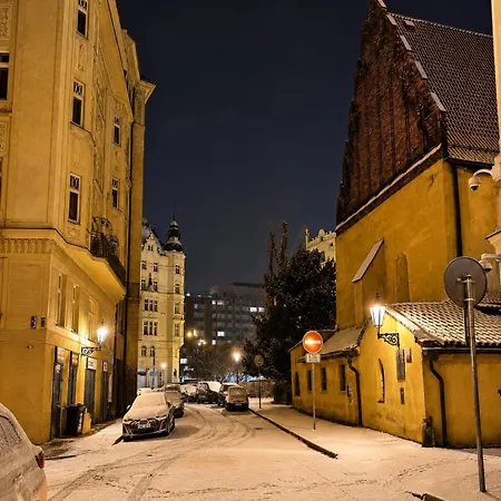 Old Town Maiselova Lägenhet